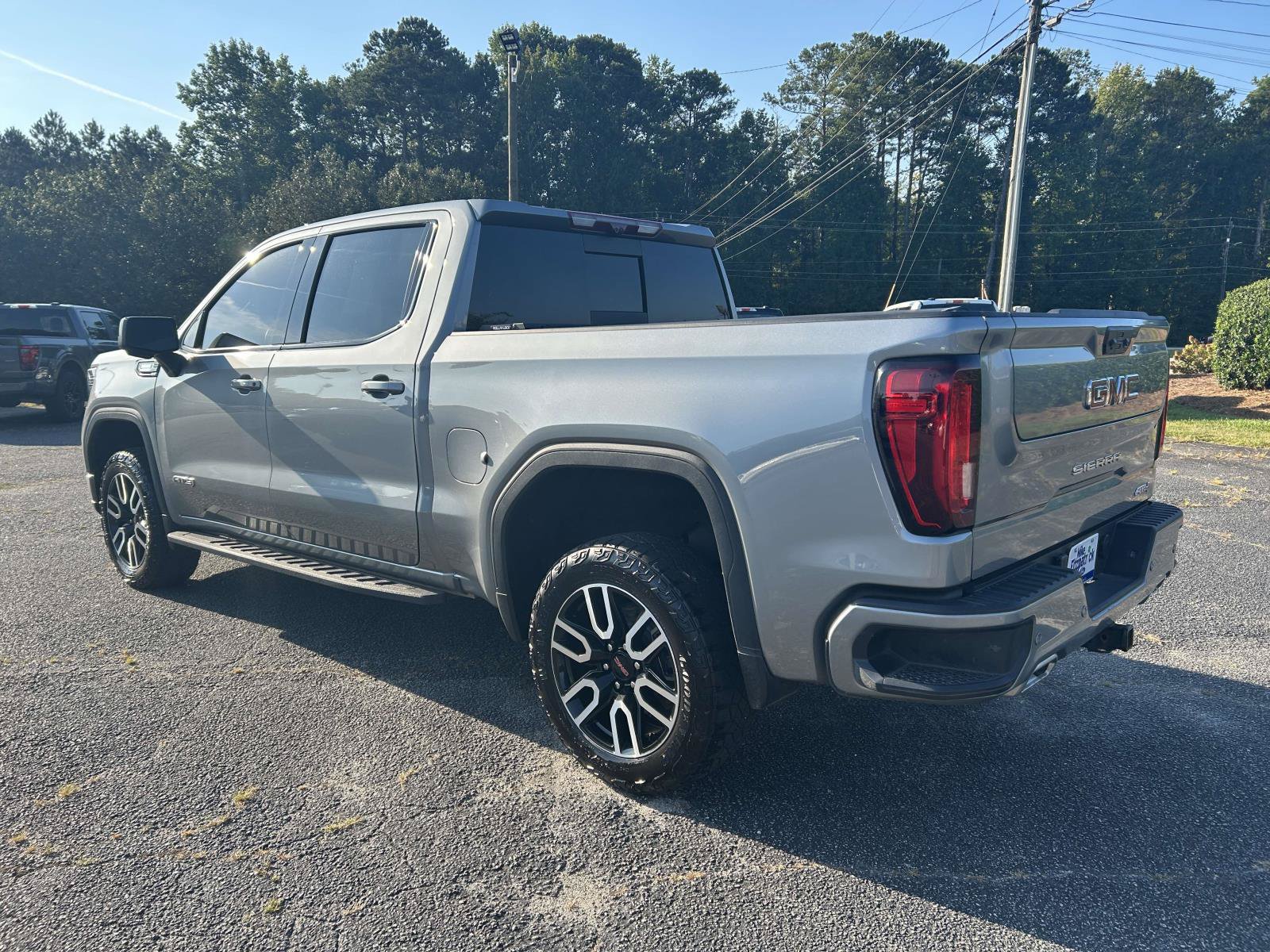 Used 2024 GMC Sierra 1500 AT4 w/ Technology Package AWD/4WD image 5