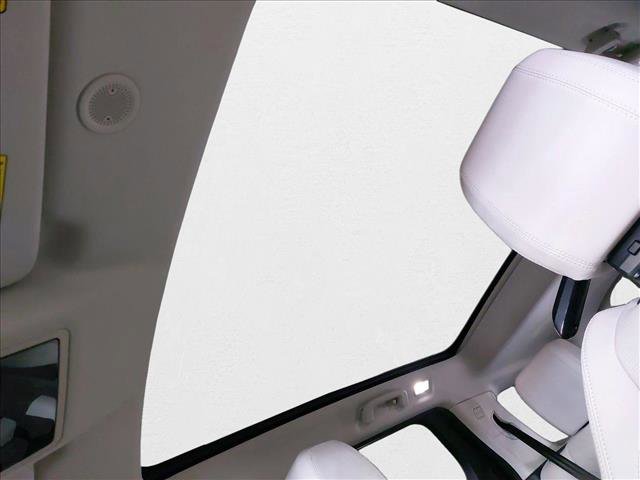 New 2025 Land Rover Discovery Sport S image 28