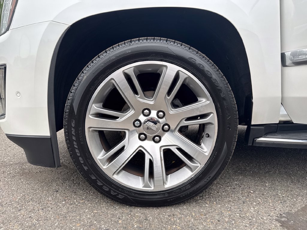 Used 2017 Cadillac Escalade Luxury AWD/4WD image 29