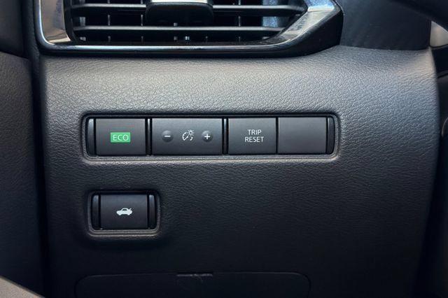 Used 2024 Nissan Sentra SV FWD image 32