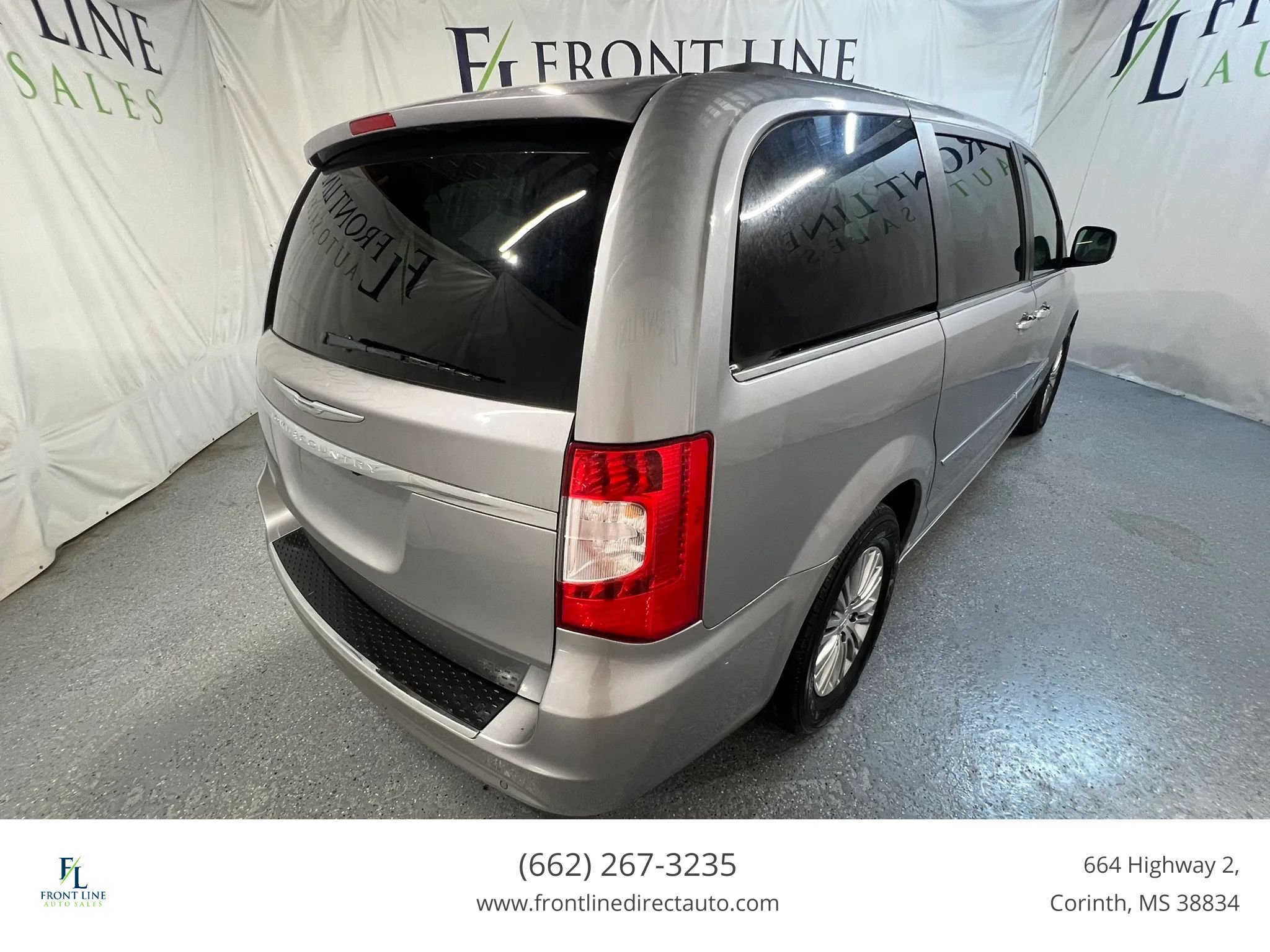 Used 2013 Chrysler Town & Country Touring-L w/ Driver Convenience Group FWD image 7