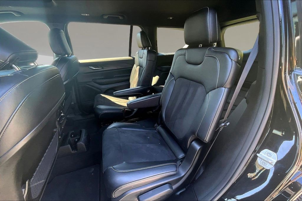 Used 2024 Jeep Grand Cherokee L Altitude AWD/4WD image 22