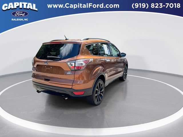 Used 2017 Ford Escape SE w/ SE Sport Appearance Package AWD/4WD image 8