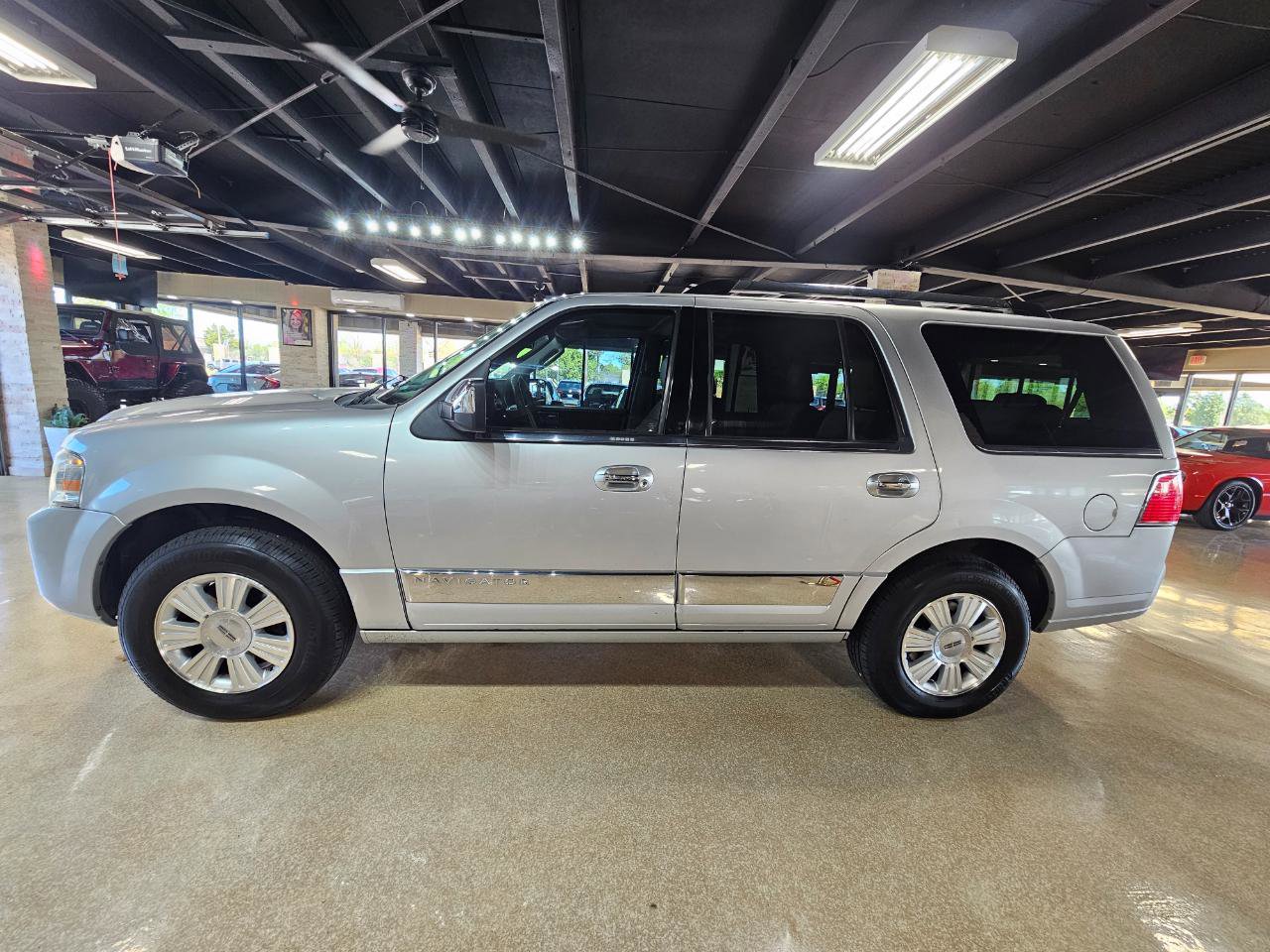 Used 2014 Lincoln Navigator 4WD image 4