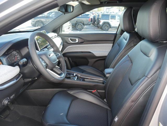 Used 2024 Jeep Compass Latitude w/ Sun and Sound Group image 2