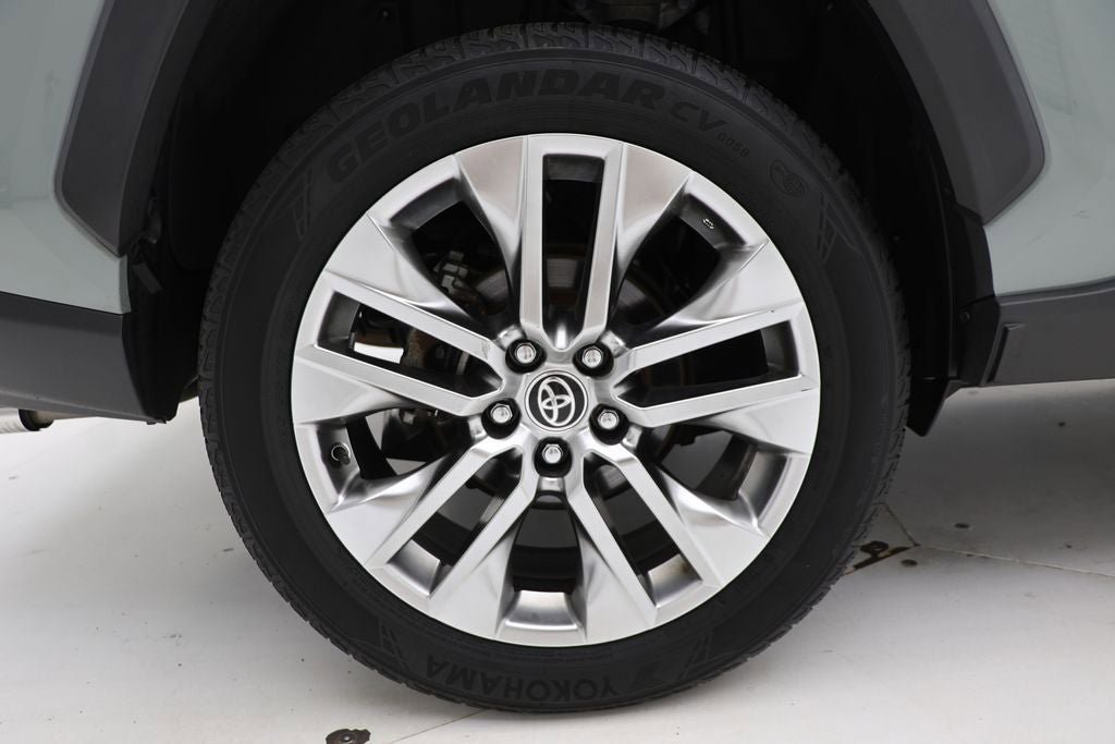Used 2020 Toyota RAV4 XLE Premium AWD/4WD image 9
