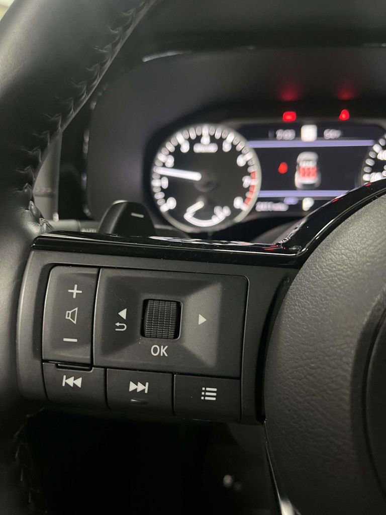 Used 2025 Nissan Pathfinder SL AWD/4WD image 24