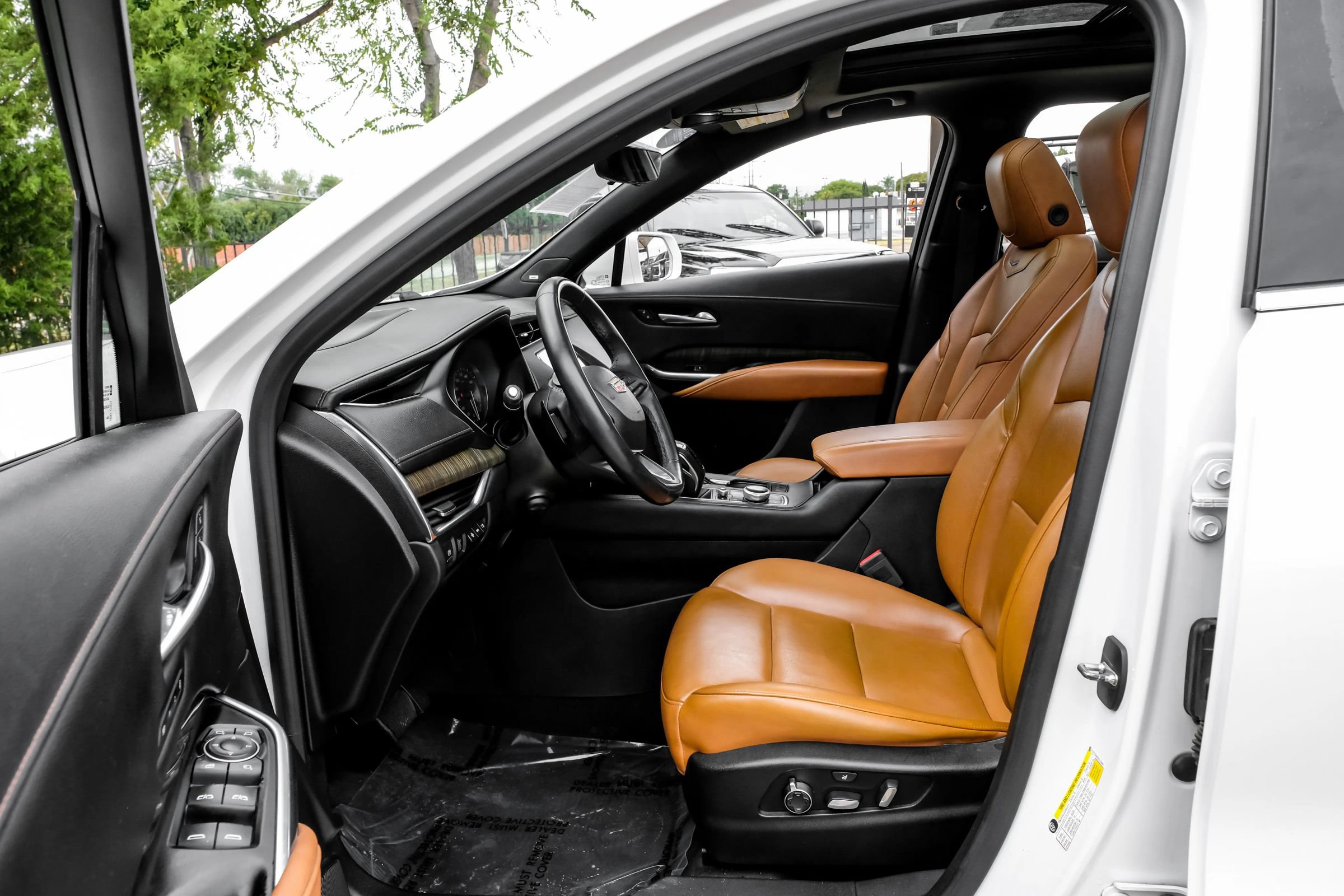 Used 2019 Cadillac XT4 Premium Luxury w/ Technology Package AWD/4WD image 4