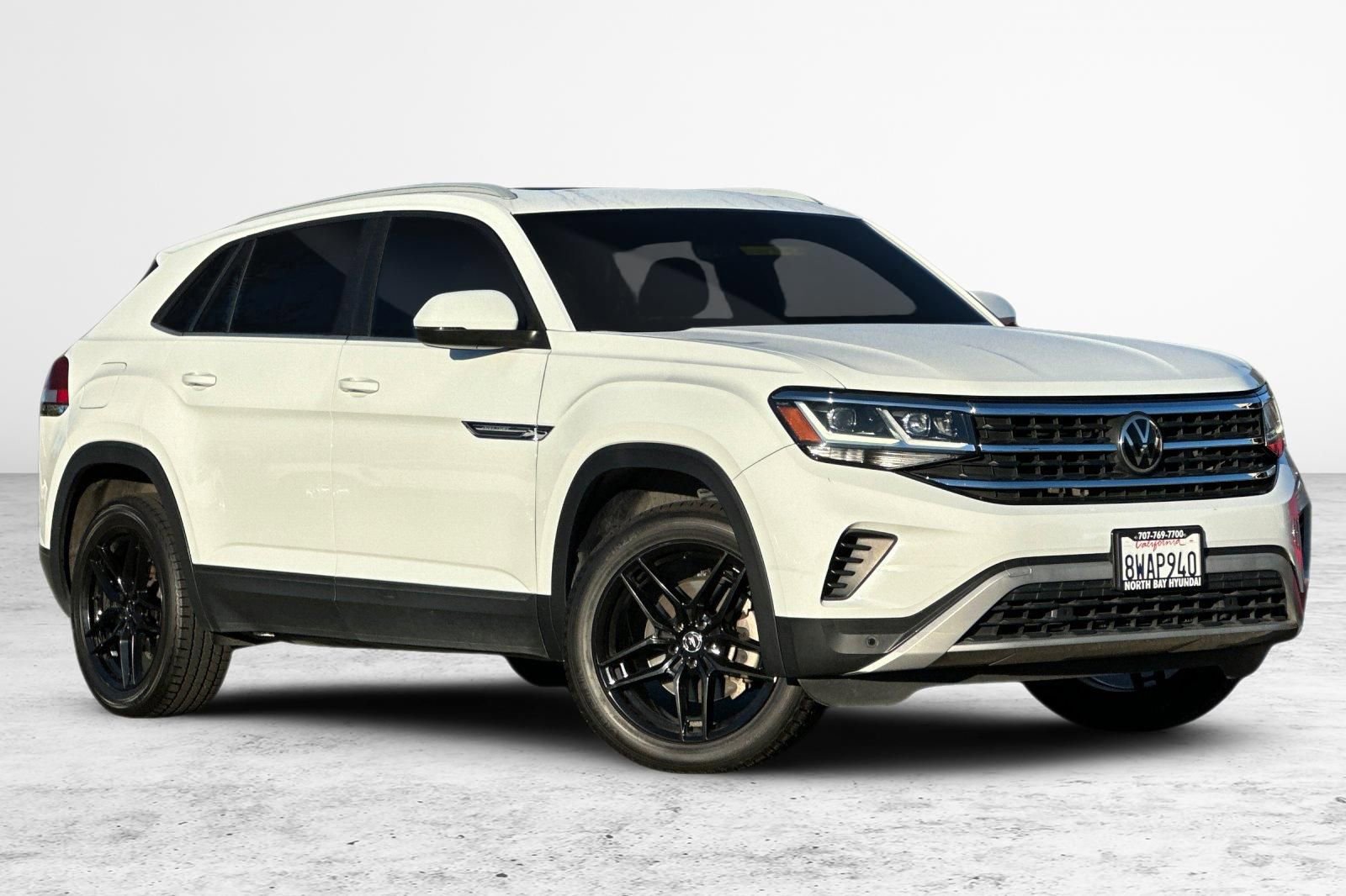 Used 2020 Volkswagen Atlas Cross Sport SE w/ Panoramic Sunroof Package image 2