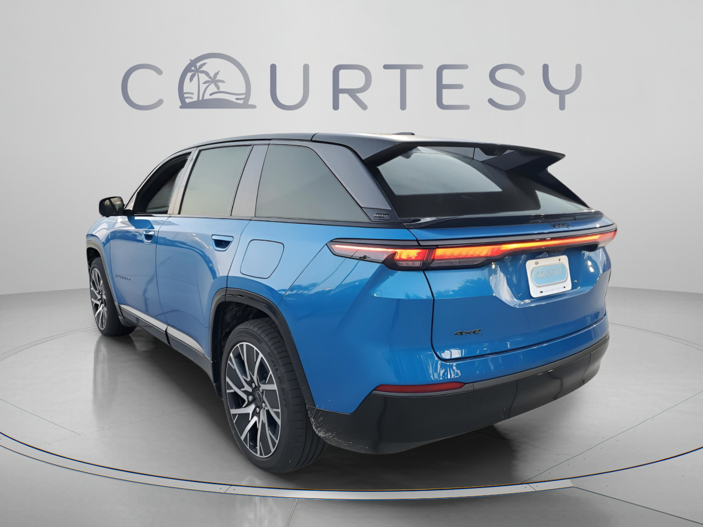 Used 2025 Jeep Wagoneer S Limited w/ Comfort Package AWD/4WD image 2