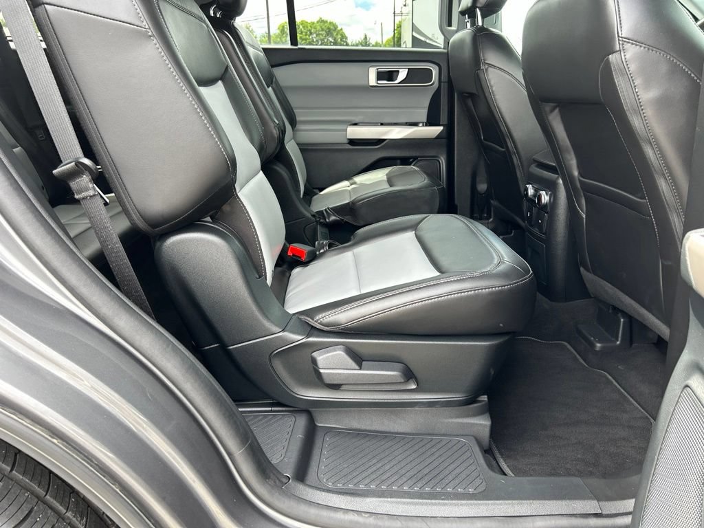 Used 2023 Ford Explorer XLT w/ Equipment Group 202A AWD/4WD image 45