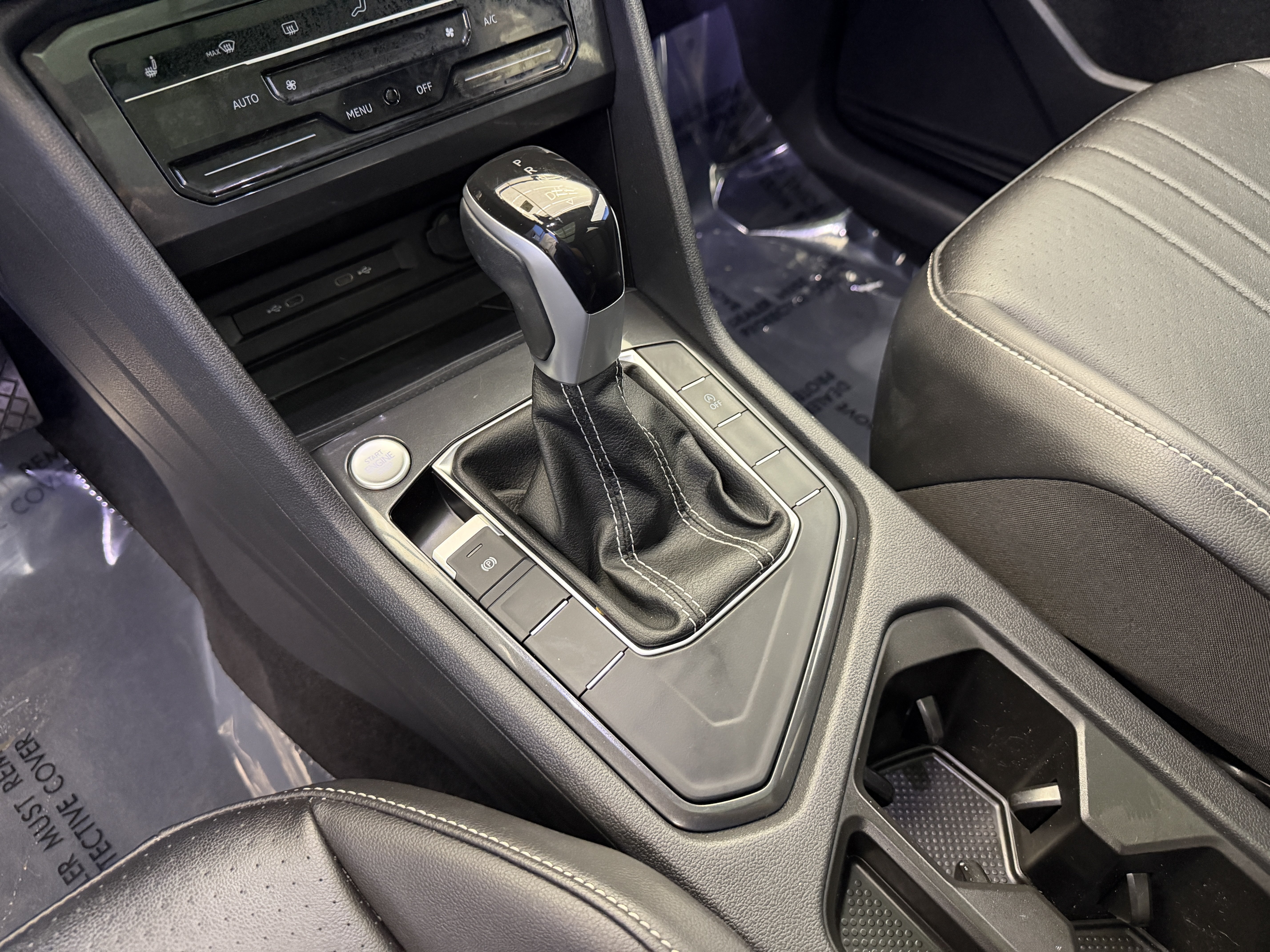 Used 2023 Volkswagen Tiguan SE w/ Panoramic Sunroof Package FWD image 21