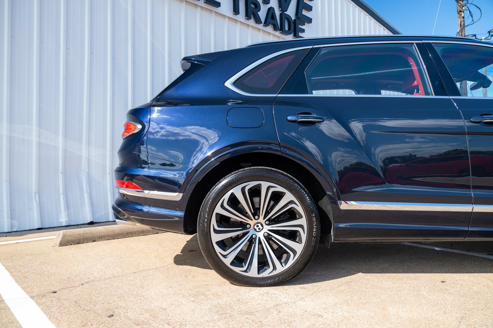 Used 2021 Bentley Bentayga AWD/4WD image 12