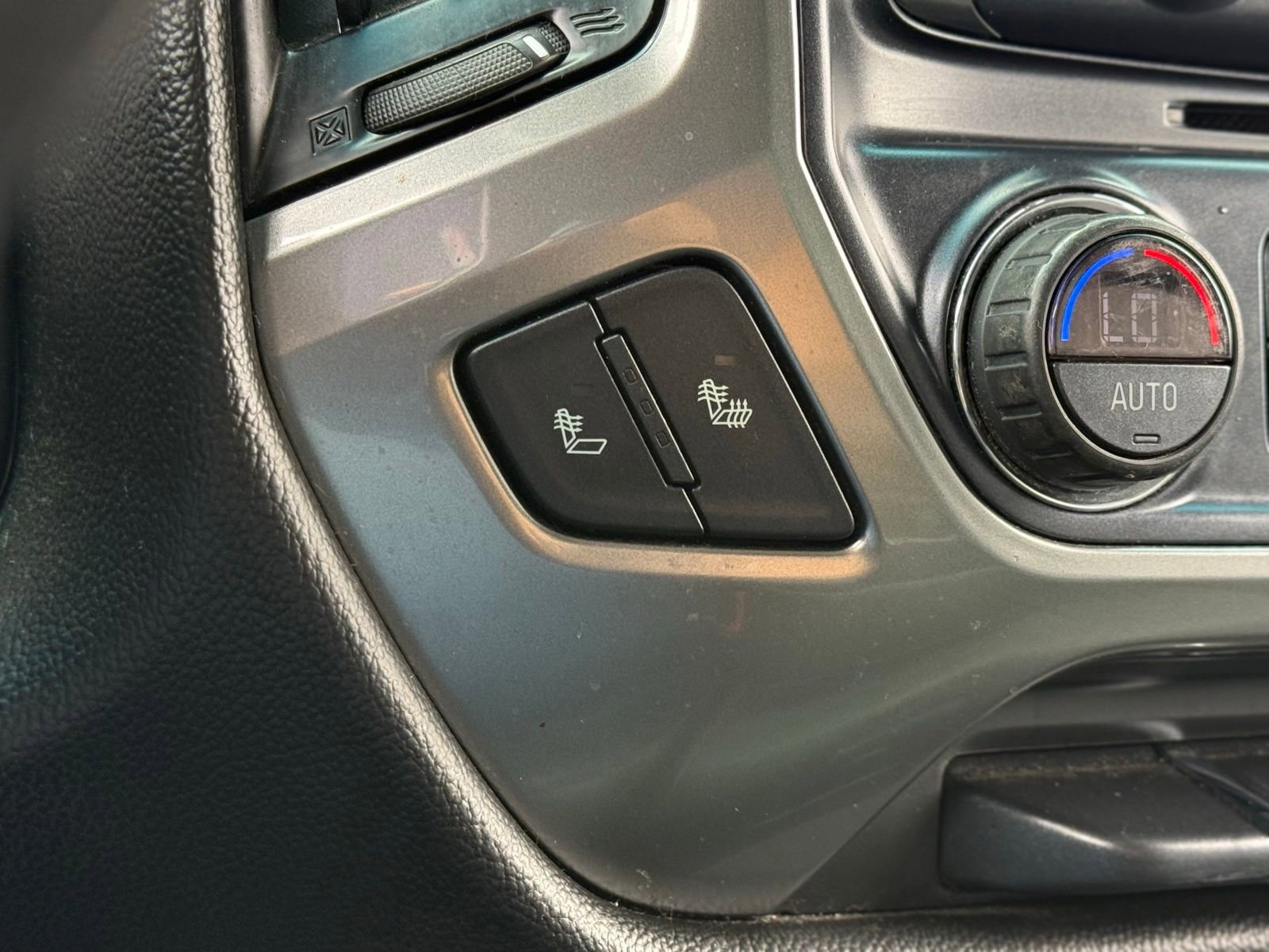 Used 2018 Chevrolet Silverado 1500 LT w/ All Star Edition AWD/4WD image 25