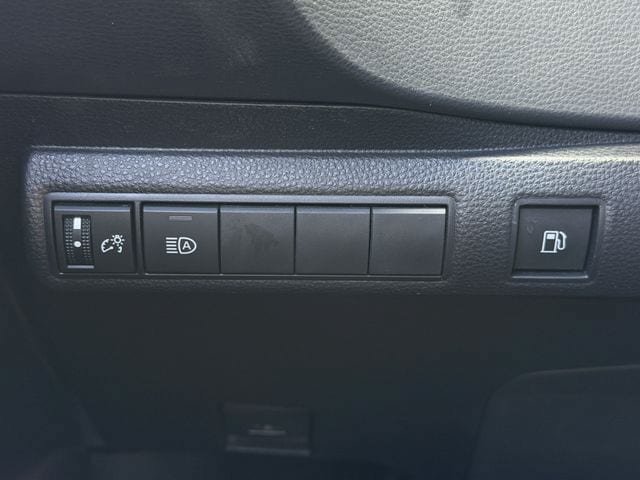 Used 2025 Toyota Corolla LE FWD image 21