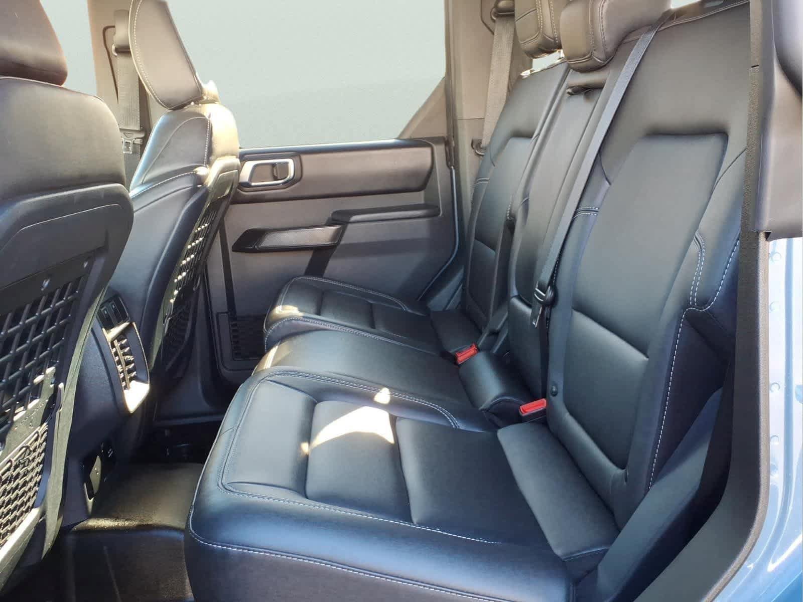 Used 2025 Ford Bronco Badlands AWD/4WD image 30