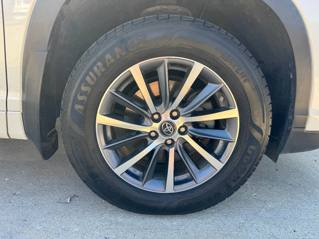 Used 2017 Toyota Highlander XLE image 25