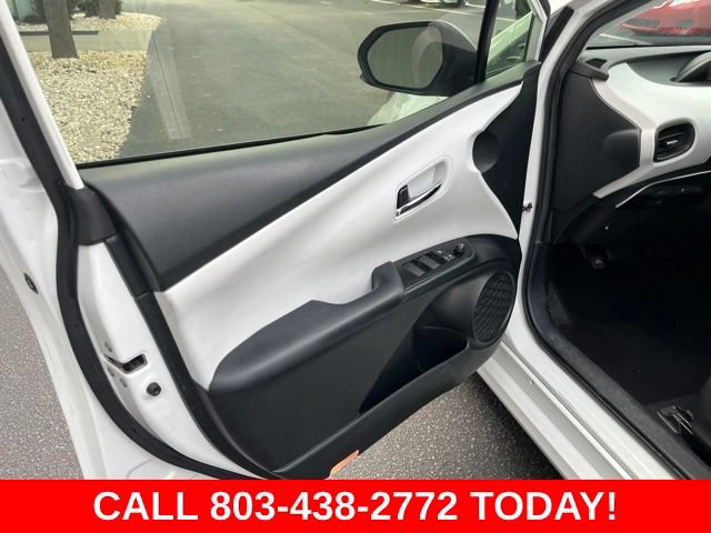 Used 2021 Toyota Prius L Eco FWD image 5