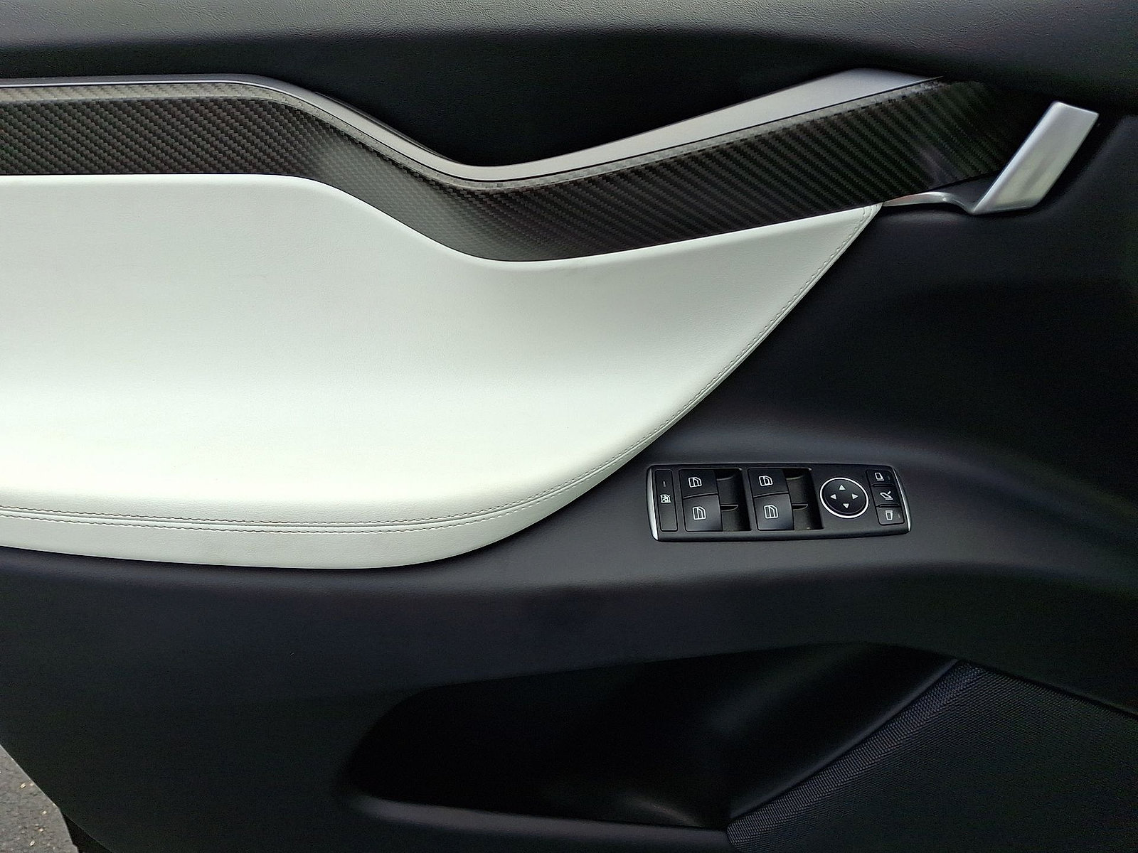 Used 2018 Tesla Model X 75D AWD/4WD image 10