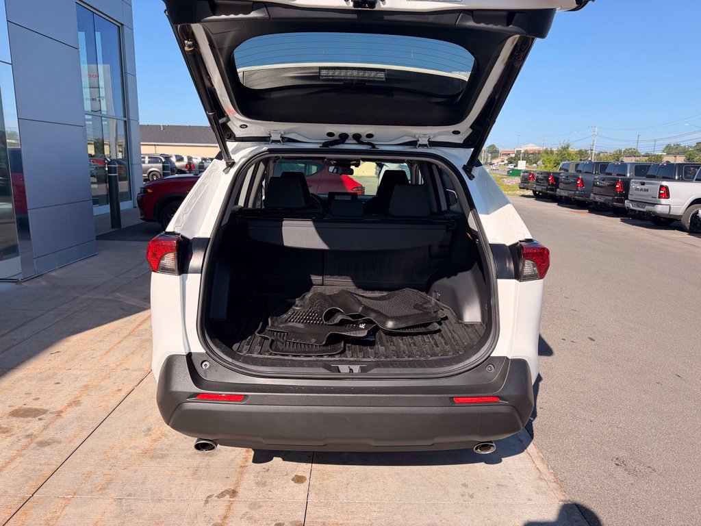 Used 2019 Toyota RAV4 XLE w/ Convenience Package AWD/4WD image 12