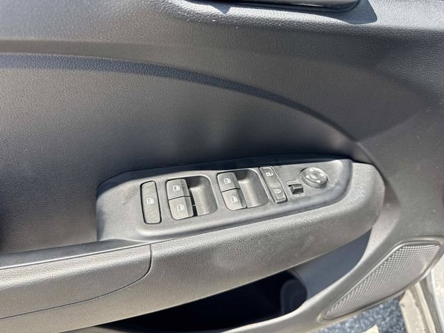 Used 2025 Hyundai Venue SEL FWD image 18