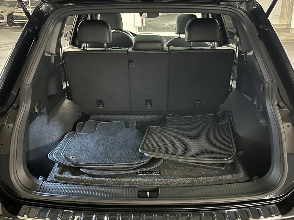 Certified 2023 Volkswagen Tiguan SE R-Line AWD/4WD image 37