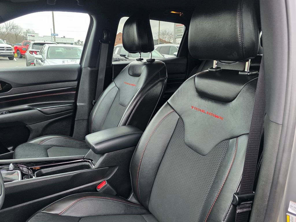 Used 2023 Jeep Compass Trailhawk w/ Trailhawk Convenience Group image 10