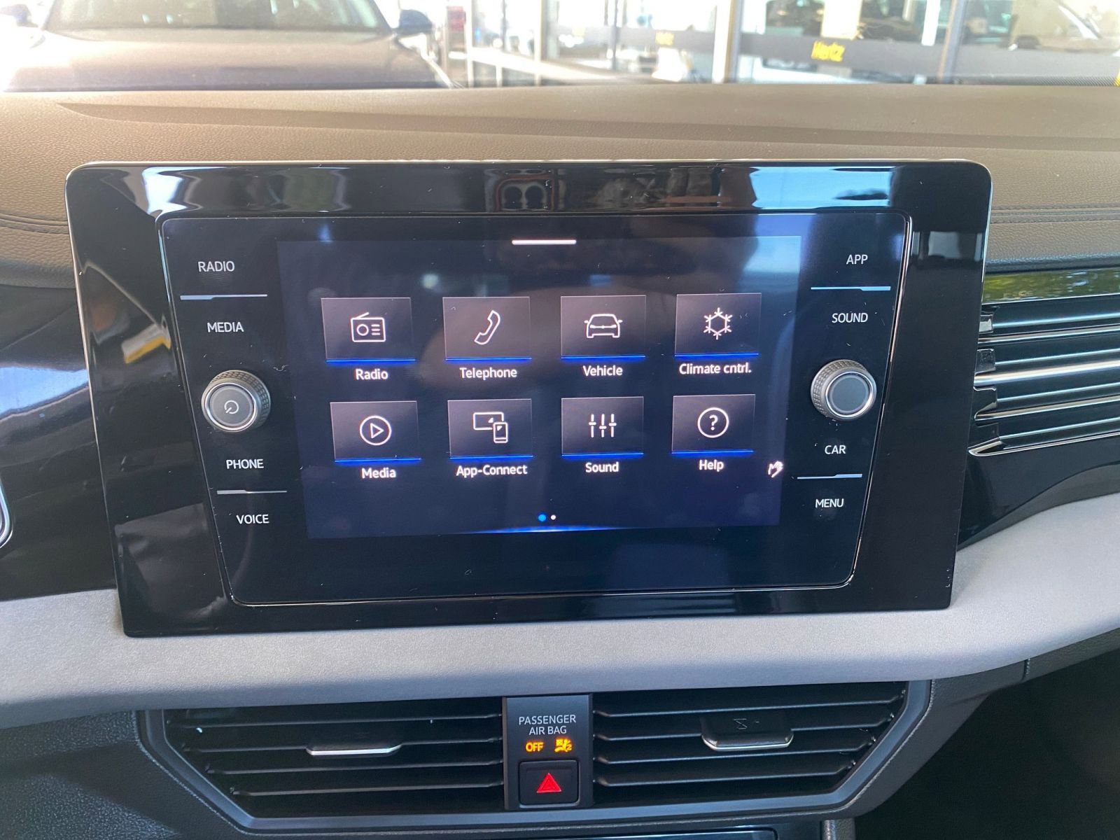 Used 2025 Volkswagen Jetta SE image 20