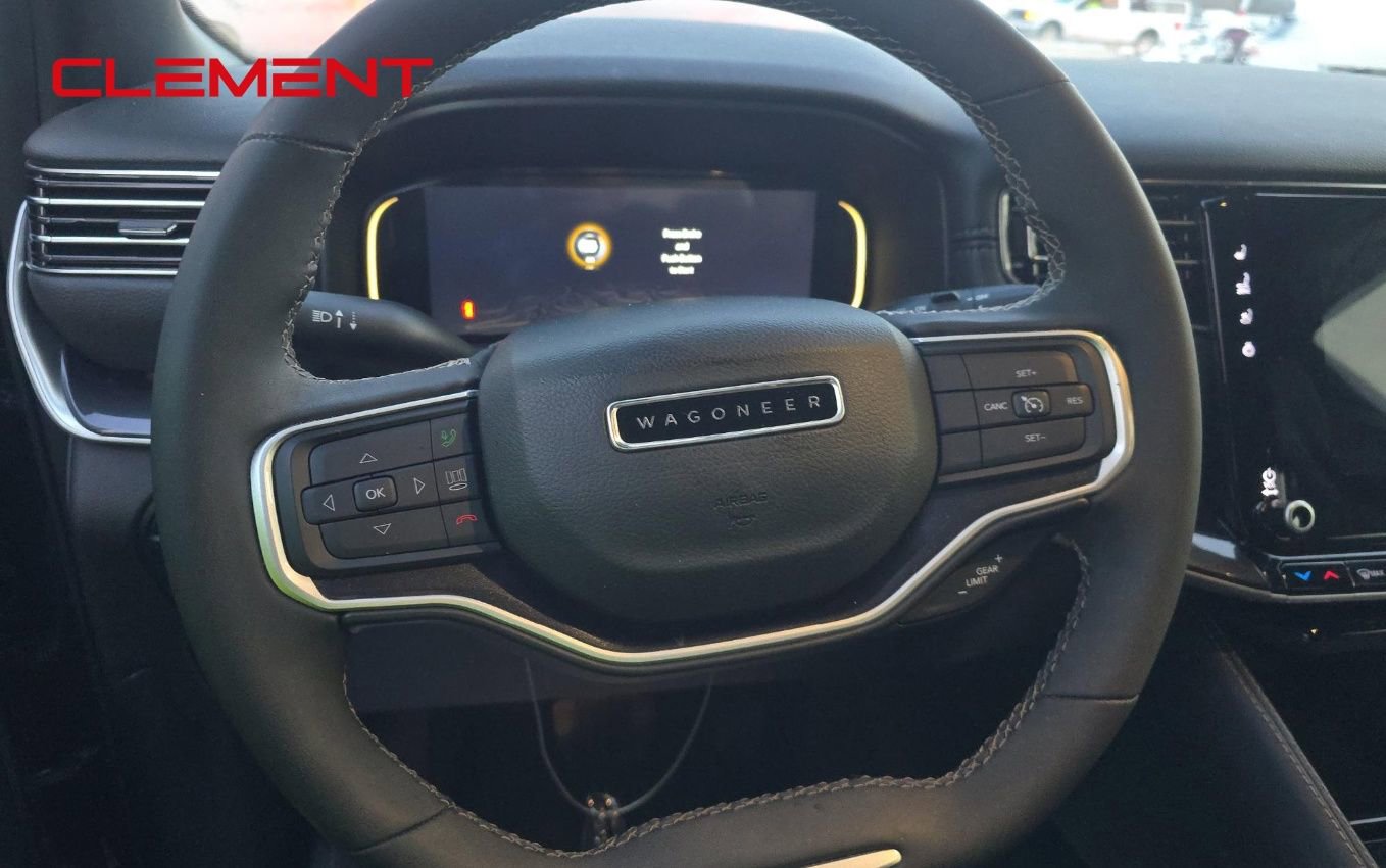 Used 2023 Jeep Wagoneer Base image 16