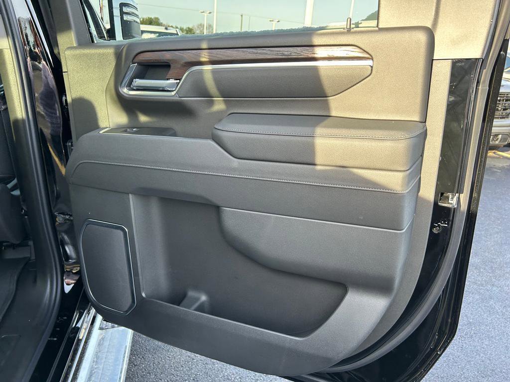 New 2026 GMC Sierra 3500 SLT w/ SLT Premium Package image 16