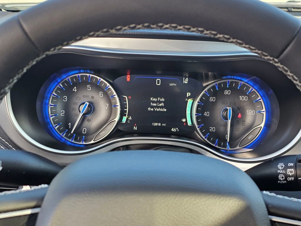 Used 2026 Chrysler Pacifica Limited image 29