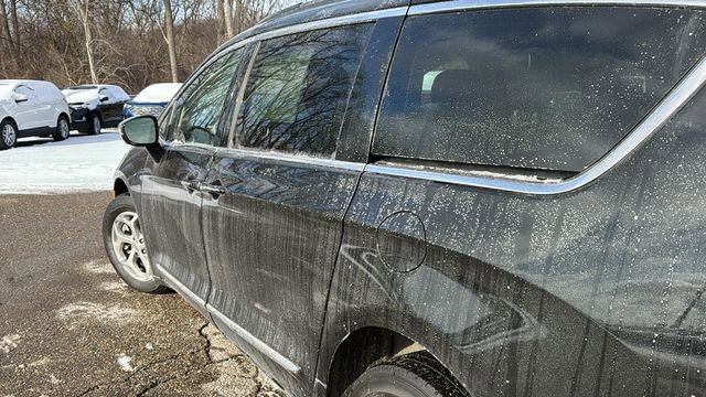 Used 2022 Chrysler Pacifica Limited image 32