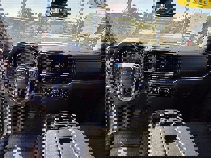 Used 2024 GMC Sierra 1500 SLT image 12