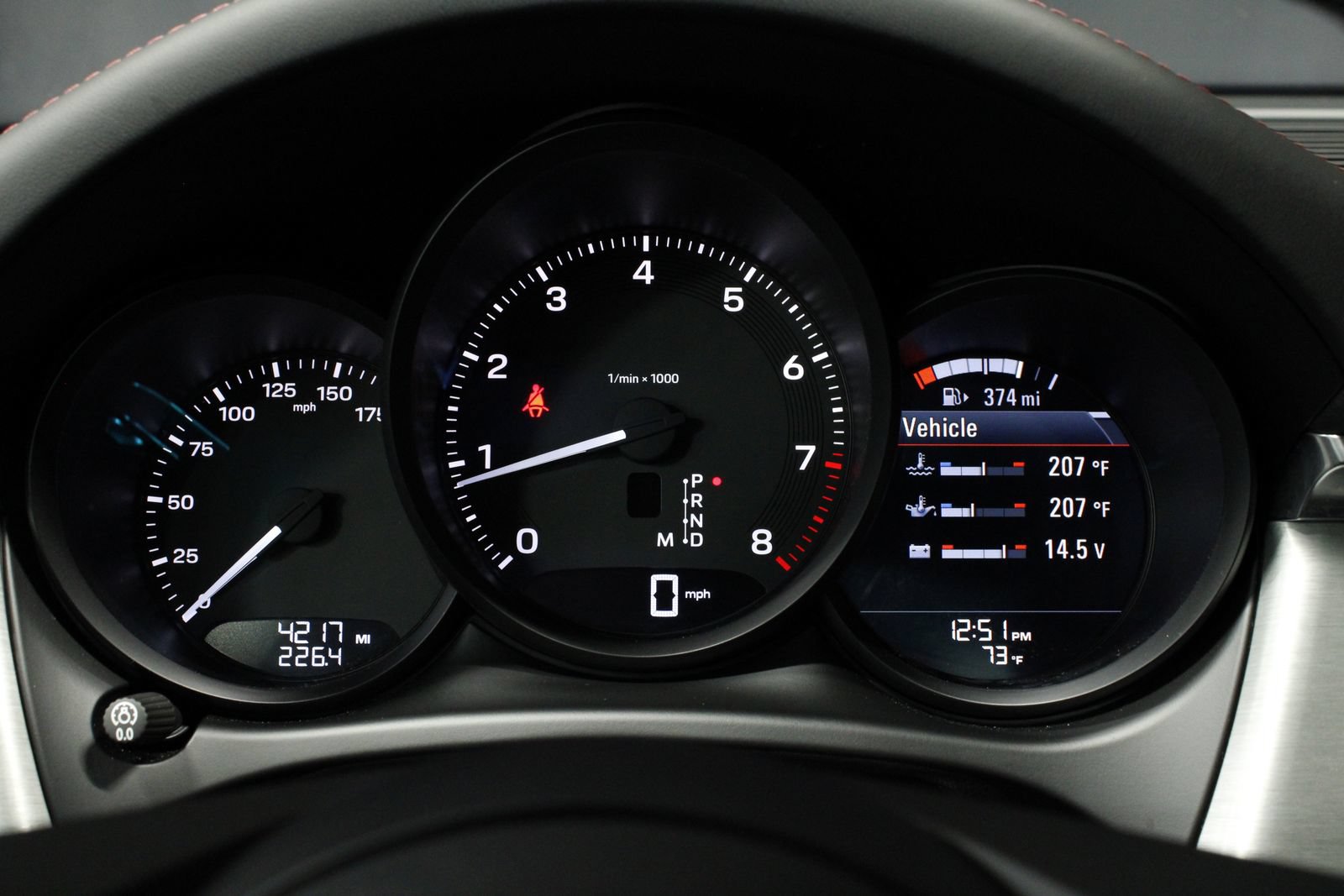 Certified 2025 Porsche Macan AWD/4WD image 12
