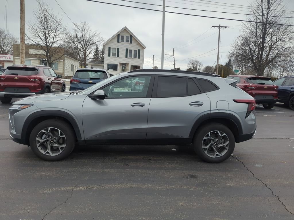 Certified 2024 Chevrolet Trax LT w/ Driver Confidence Package image 4