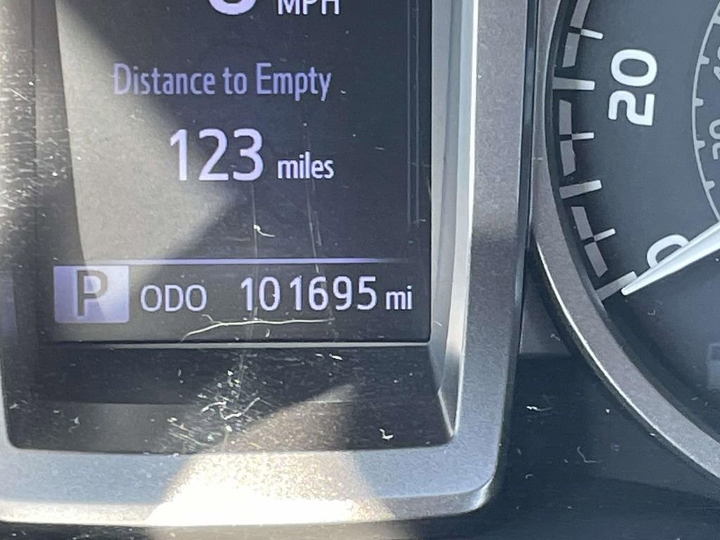 Used 2018 Toyota Tacoma SR5 w/ SR5 Appearance Package (SM) image 39