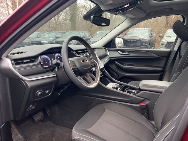 Used 2023 Jeep Grand Cherokee L Laredo w/ Trailer Tow Group (B) image 2