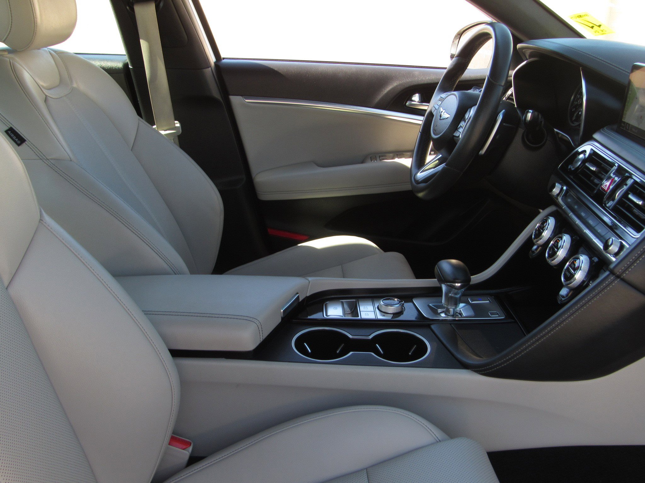 Used 2023 Genesis G70 2.0T image 8