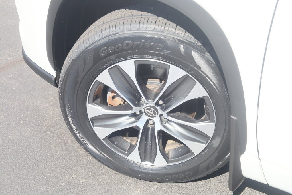 Used 2025 Toyota Highlander XLE AWD/4WD image 33