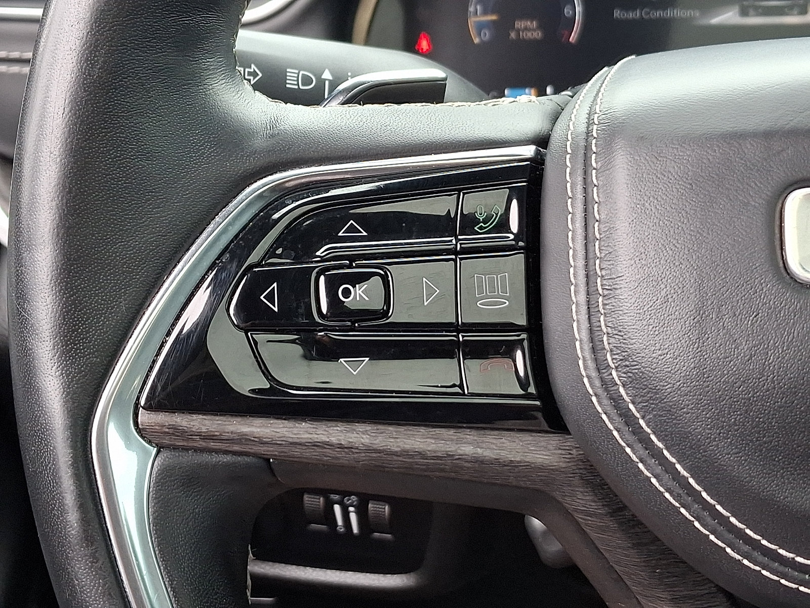 Used 2022 Jeep Grand Cherokee Overland AWD/4WD image 23