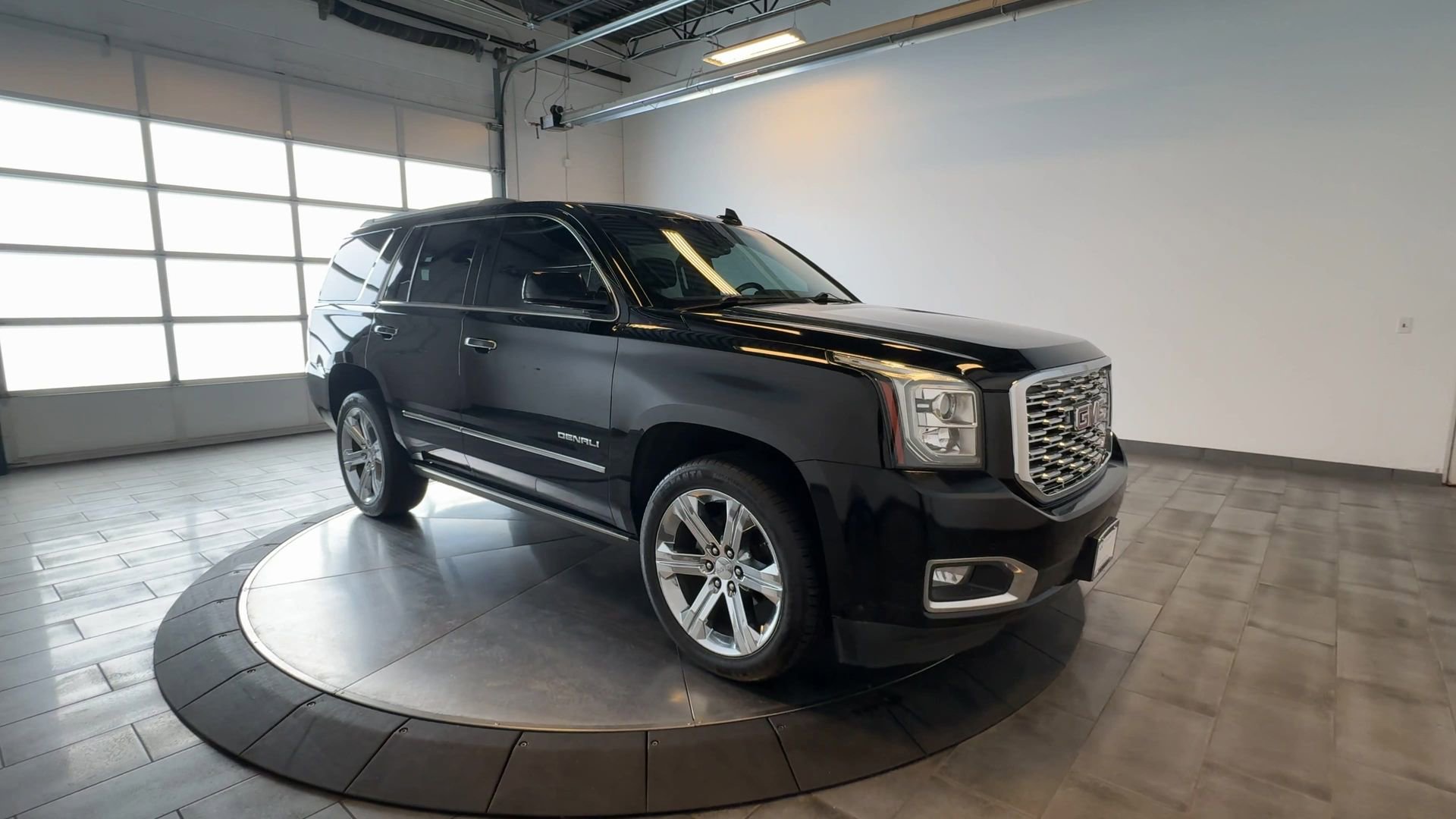 Used 2019 GMC Yukon Denali w/ Denali Ultimate Package AWD/4WD image 2