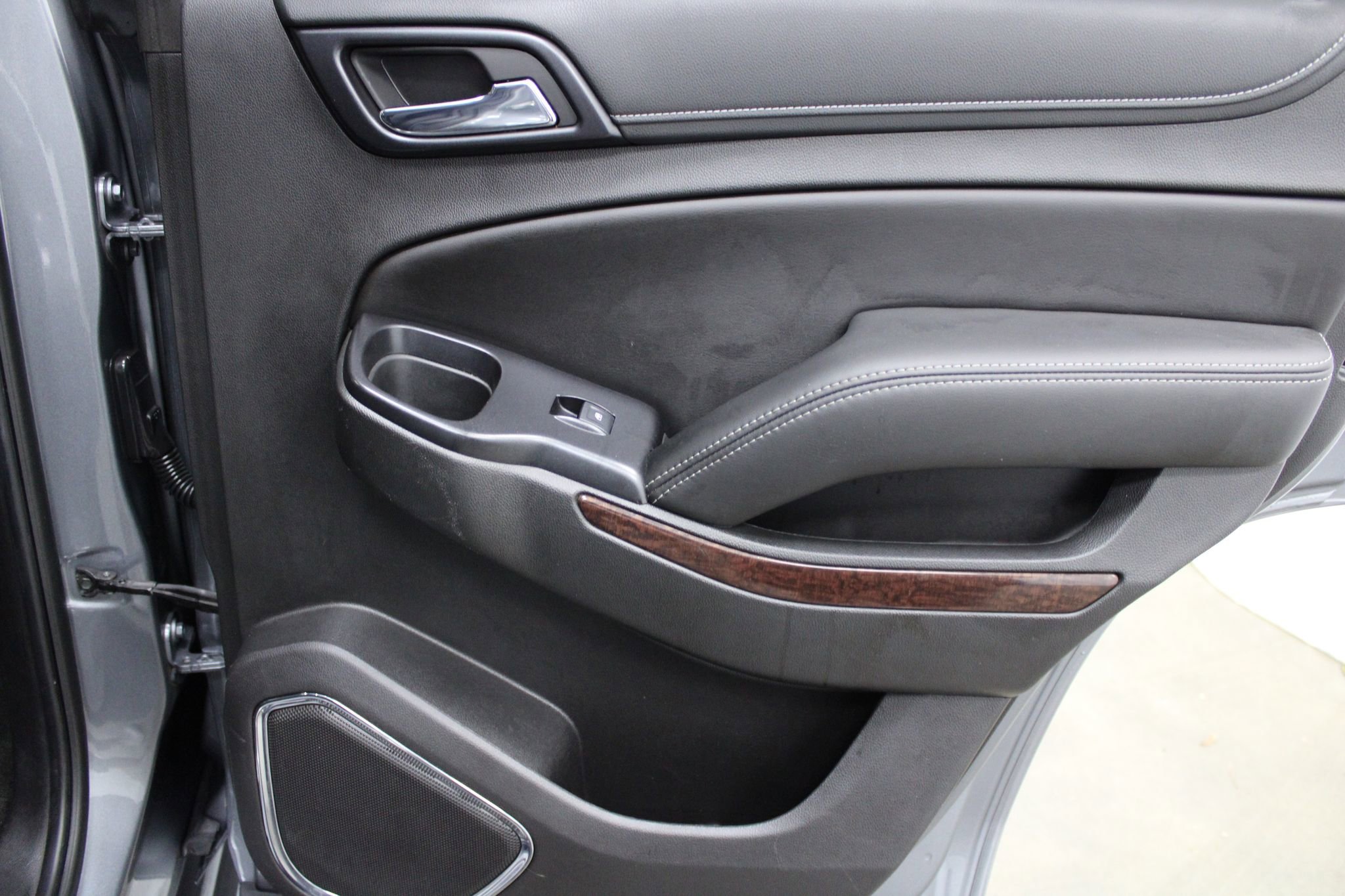 Used 2018 GMC Yukon SLT image 25