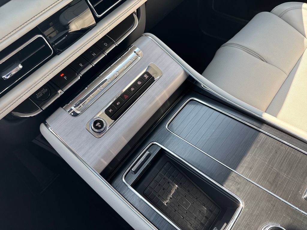 Used 2025 Lincoln Aviator Reserve w/ Equipment Group 201A AWD/4WD image 29