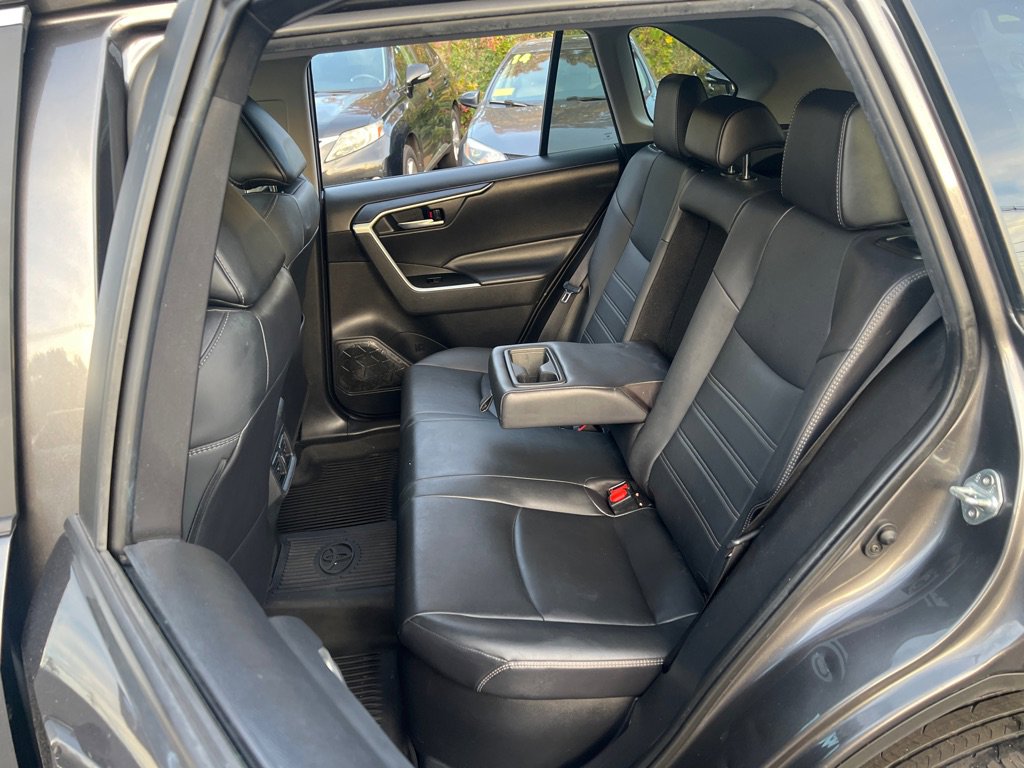Used 2021 Toyota RAV4 XLE Premium image 16