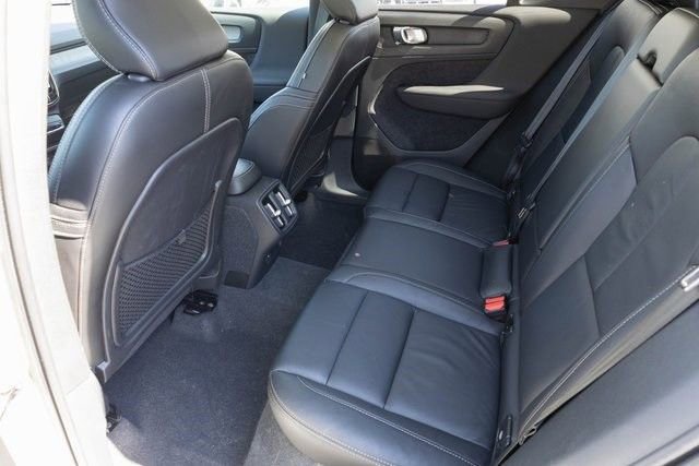 Used 2024 Volvo XC40 B5 Plus image 16