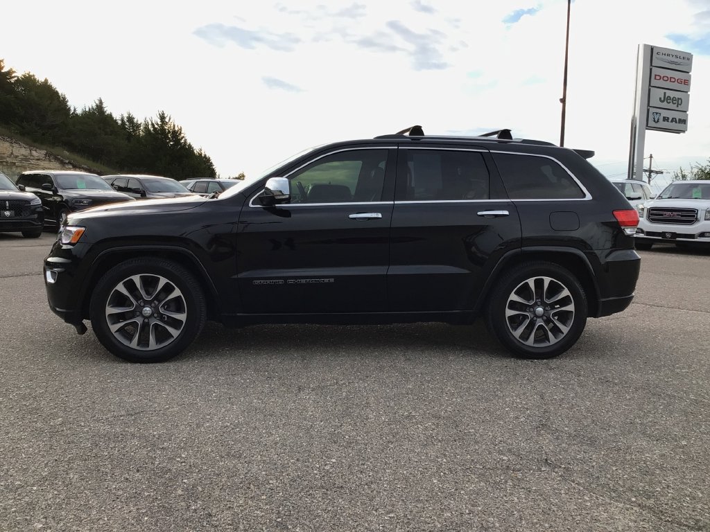 Used 2017 Jeep Grand Cherokee Overland AWD/4WD image 3