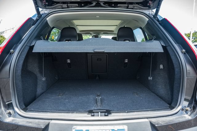 Certified 2025 Volvo XC40 B5 Plus AWD/4WD image 10