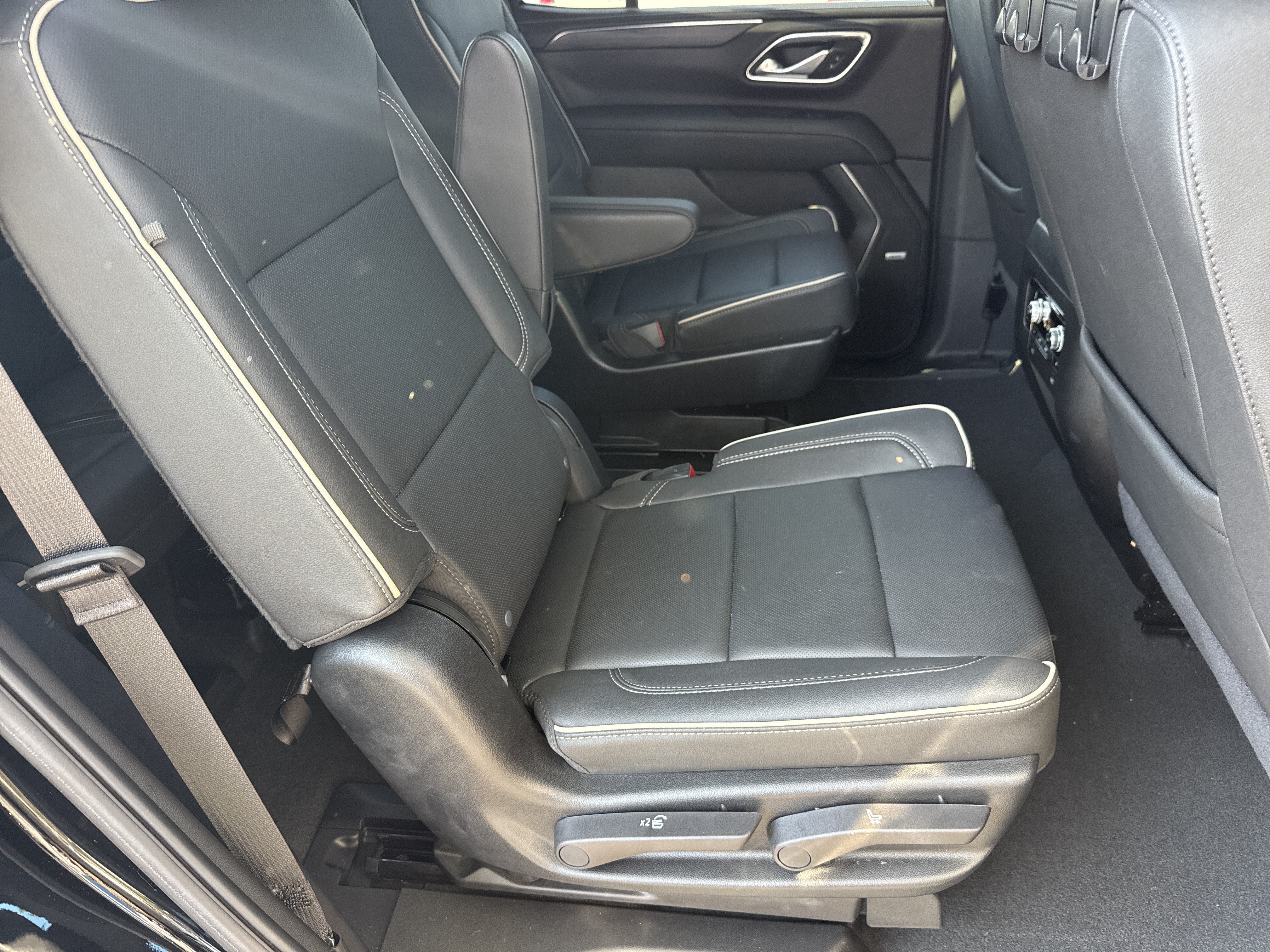 Certified 2024 GMC Yukon SLT w/ SLT Premium Package AWD/4WD image 14