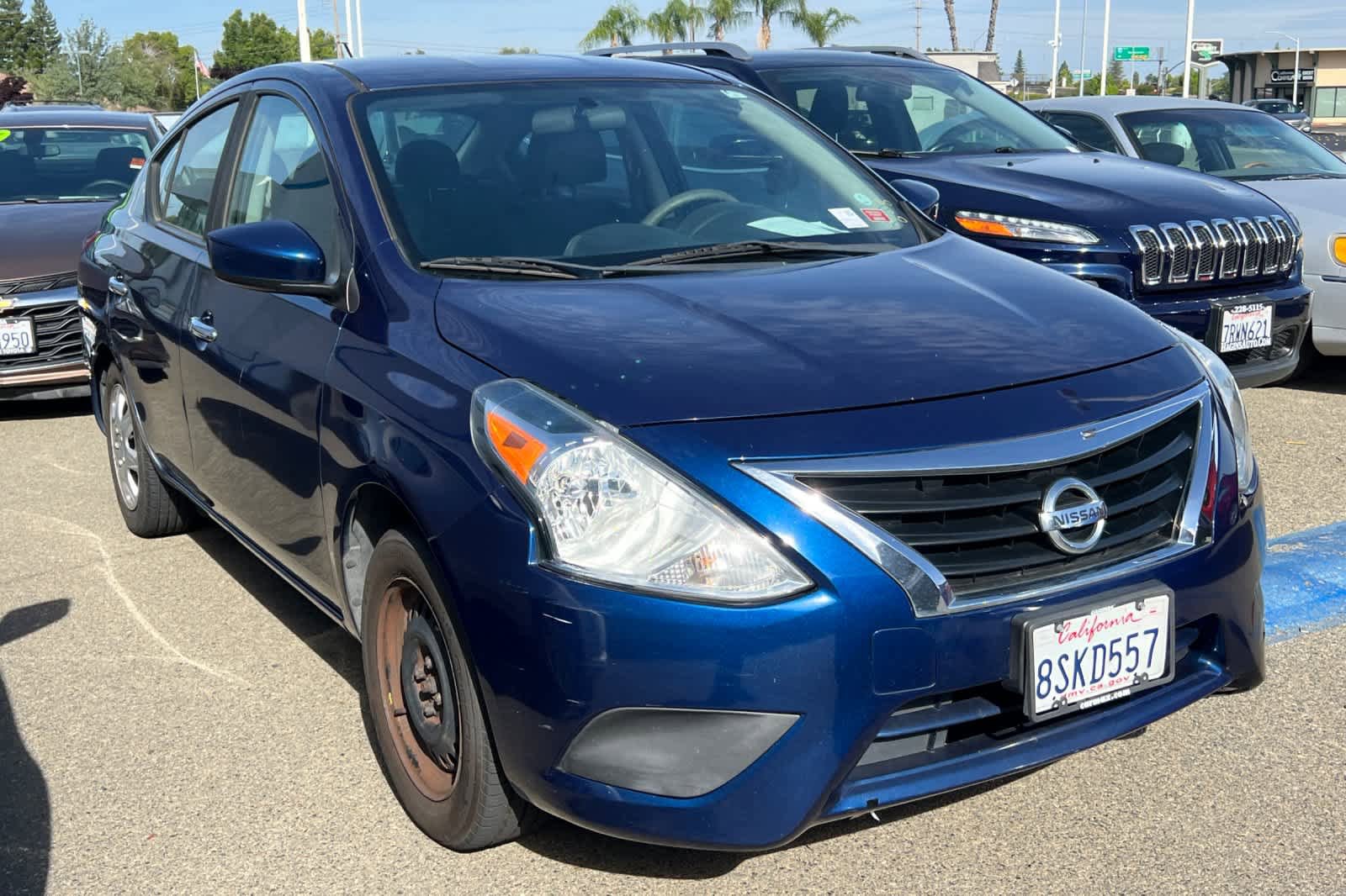 Used 2018 Nissan Versa SV FWD image 3