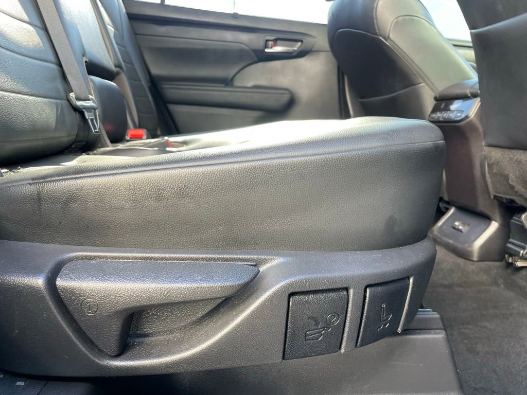 Used 2022 Toyota Highlander XLE image 36